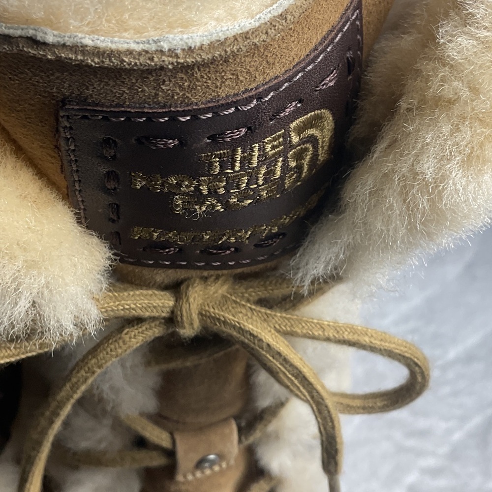 The North Face Tan and Cream Winter Boots with snowflakes - Picture 4 of 9